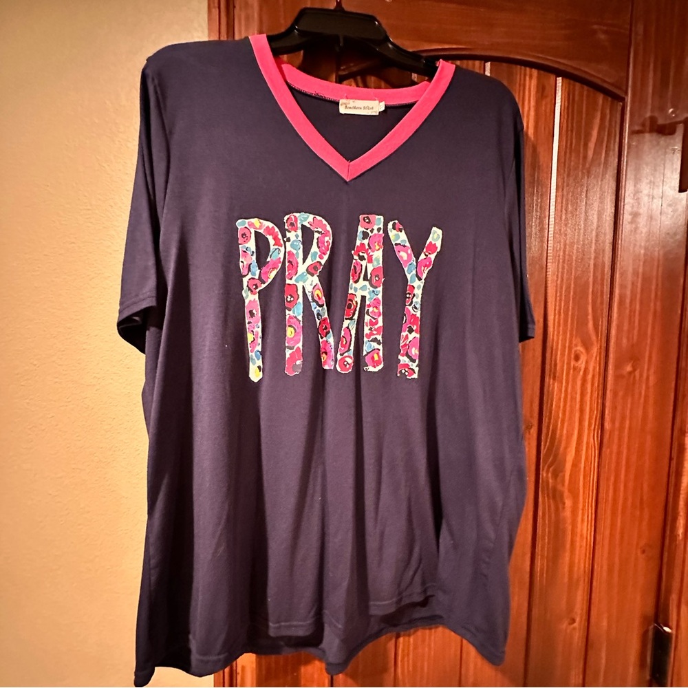 2XL gently worn Navy tshirt